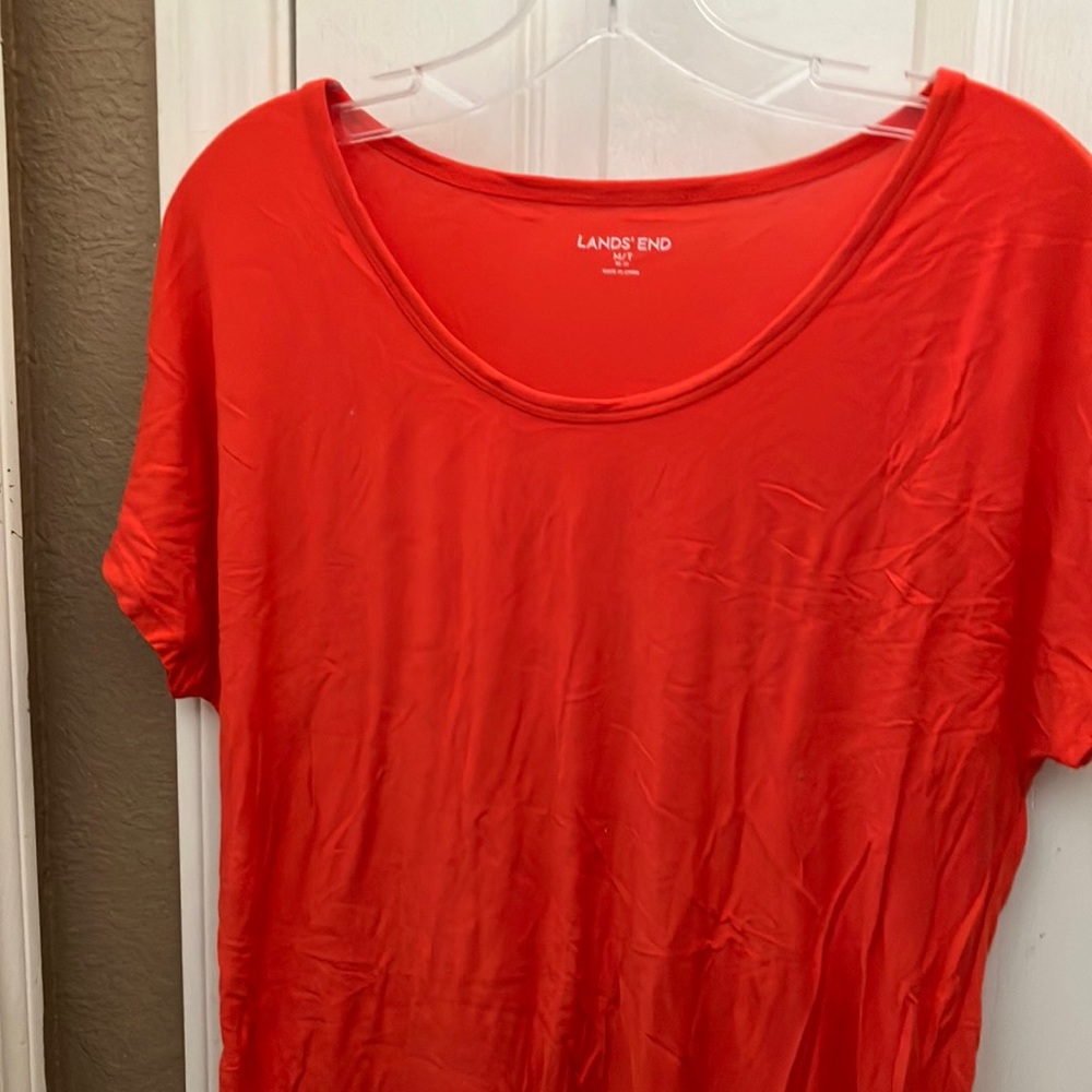 Lands end tee medium